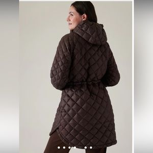 Athleta Whisper Featherless Puffer Parker
